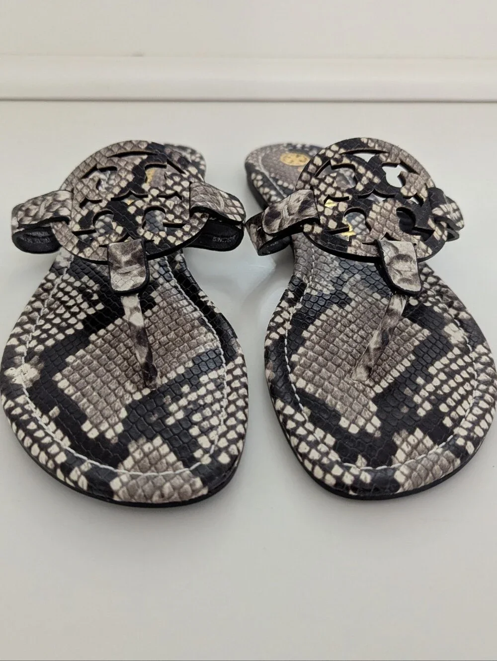 EUC! Tory Burch Miller Sandal In Black/Gray Snakeskin Print Size 7